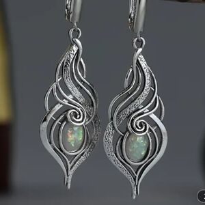 ♥️F Individually $10 Or Bundle 5/$20 Elegant Silver Opal Earrings